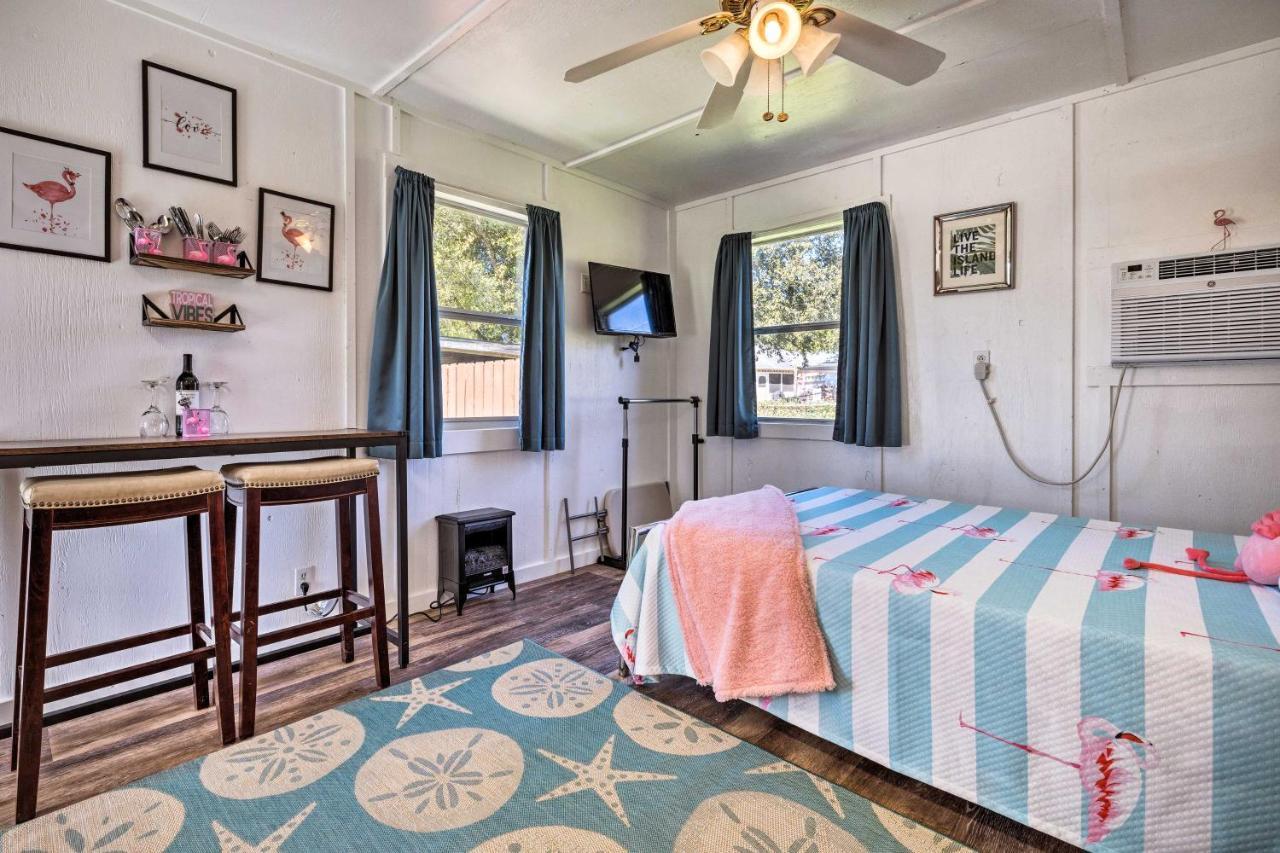 Flirty Flamingo Studio 1 Mi To Canyon Lake Exterior photo