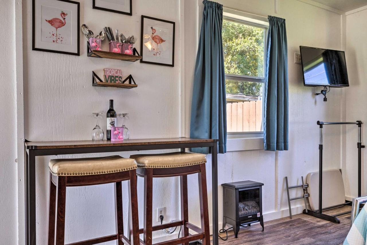 Flirty Flamingo Studio 1 Mi To Canyon Lake Exterior photo