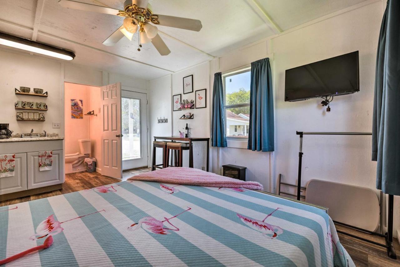 Flirty Flamingo Studio 1 Mi To Canyon Lake Exterior photo