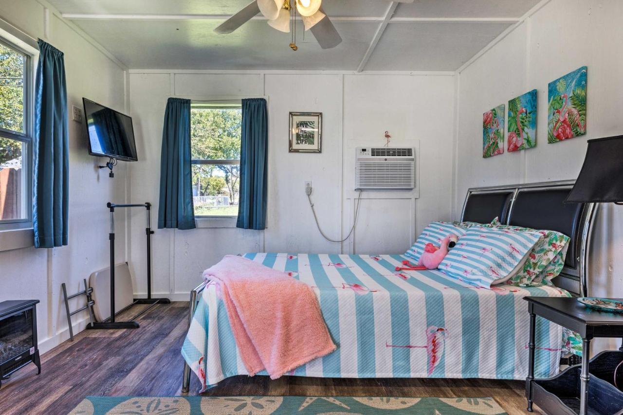 Flirty Flamingo Studio 1 Mi To Canyon Lake Exterior photo
